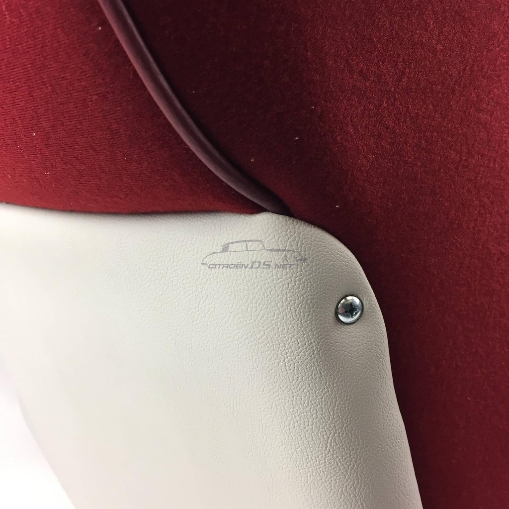 Non-Pallas interior red ”rouge cornaline“ complete with doorcards. 1969-'75. In exch..